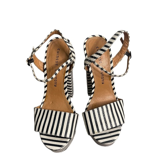 CHINESE LAUNDRY stripped platform heels - Picture 5 of 7